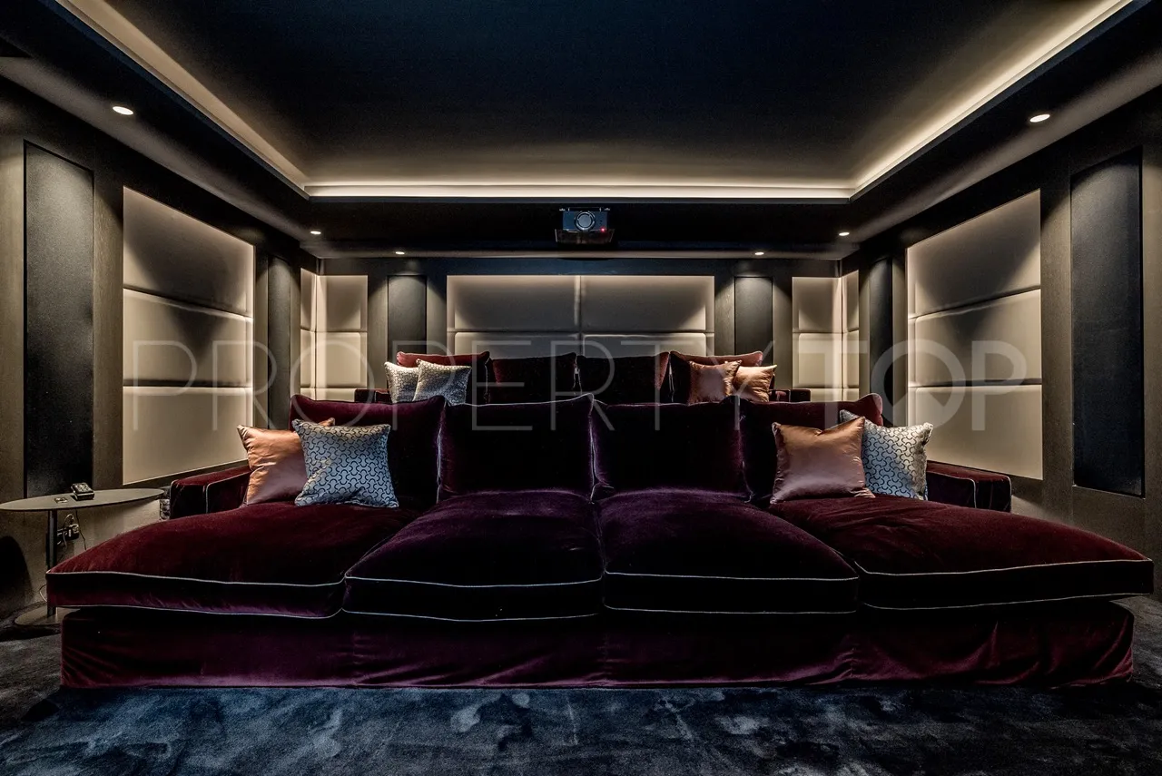 Se vende villa de 5 dormitorios en Las Lomas del Marbella Club