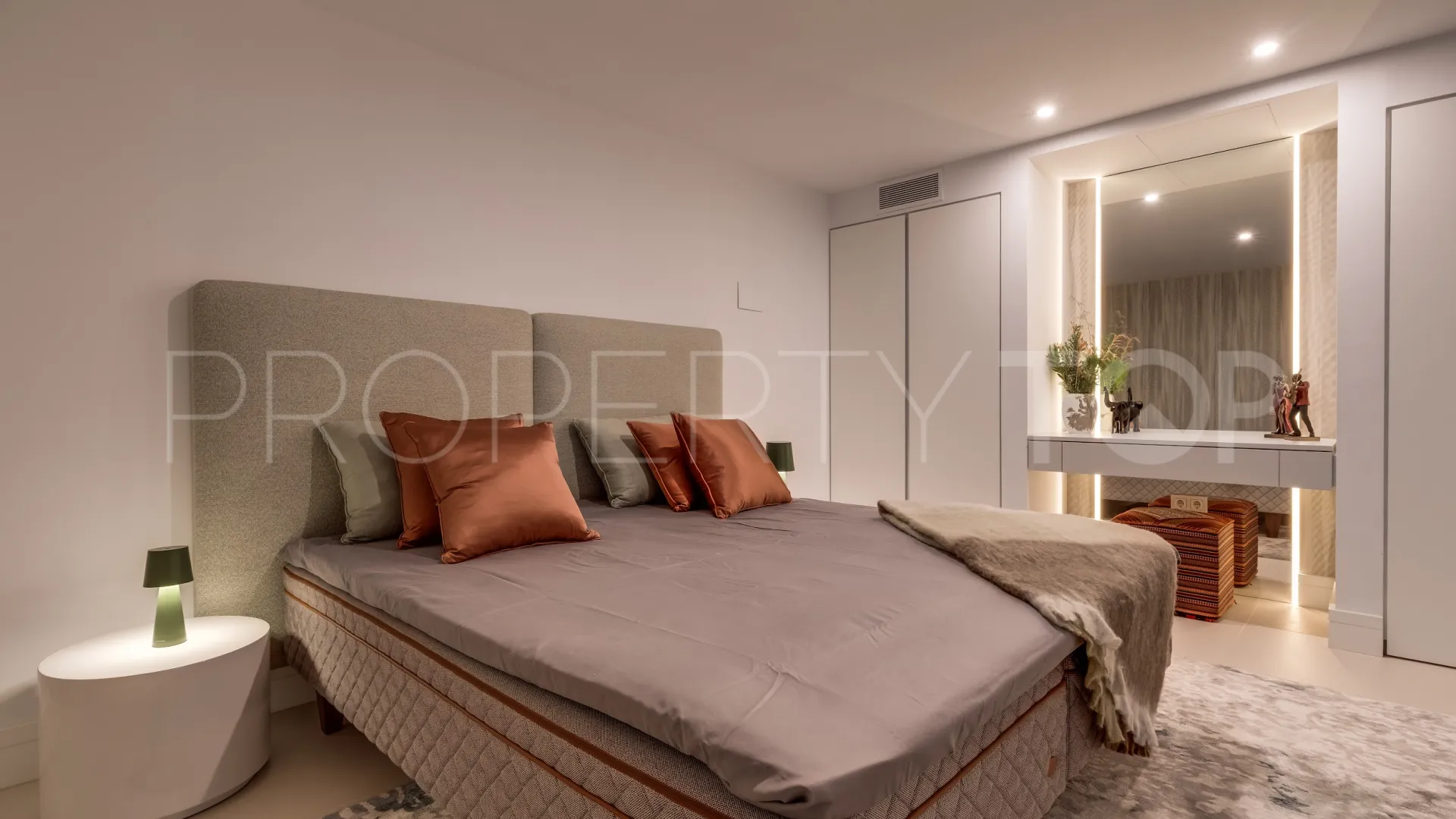 Se vende villa de 5 dormitorios en Las Lomas del Marbella Club