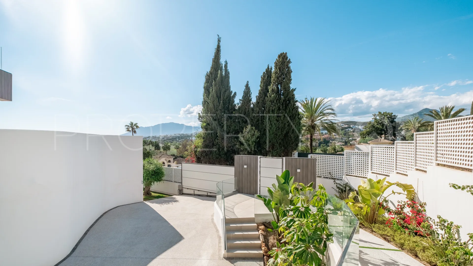 Villa in El Paraiso for sale