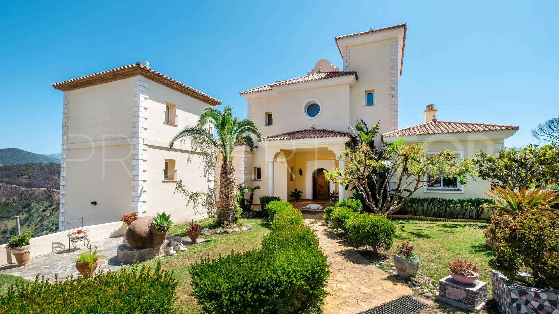 Forest Hills 7 bedrooms finca for sale