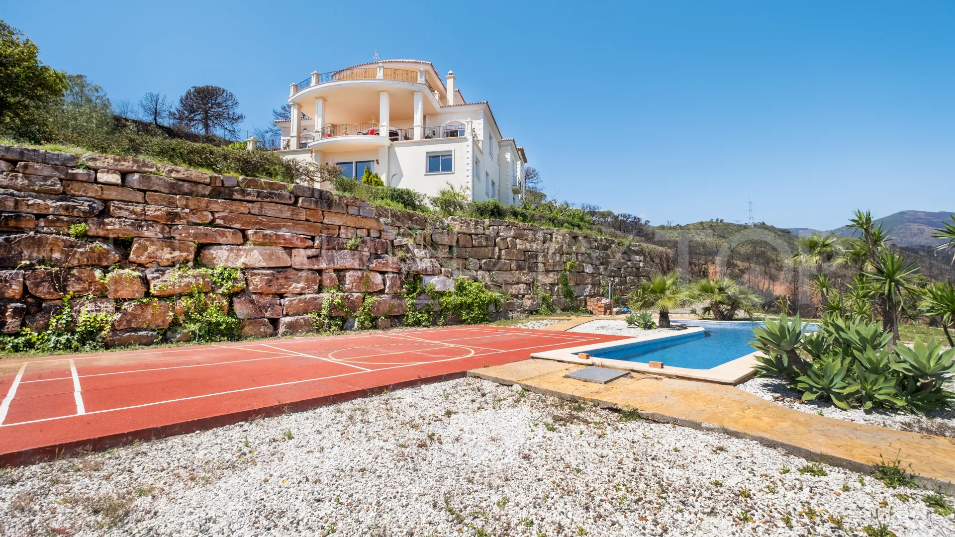 Forest Hills 7 bedrooms finca for sale