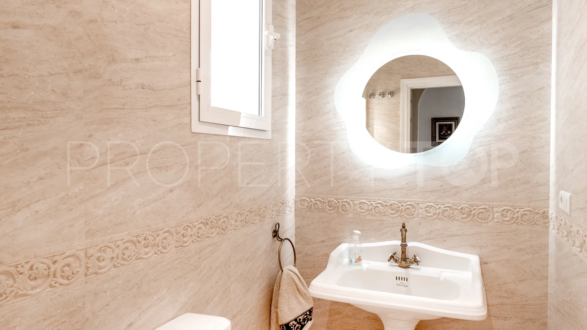 Forest Hills 7 bedrooms finca for sale
