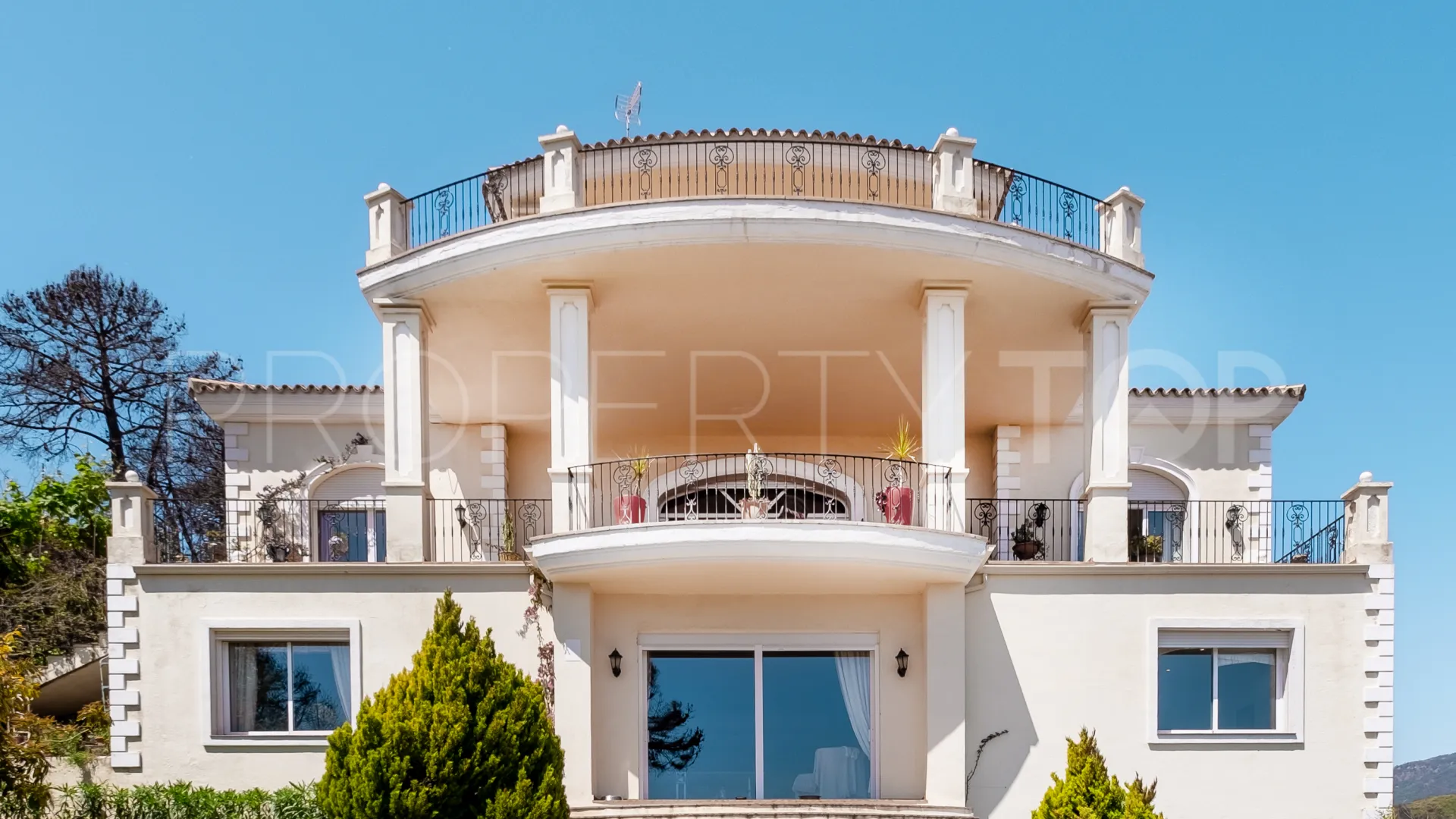Forest Hills 7 bedrooms finca for sale