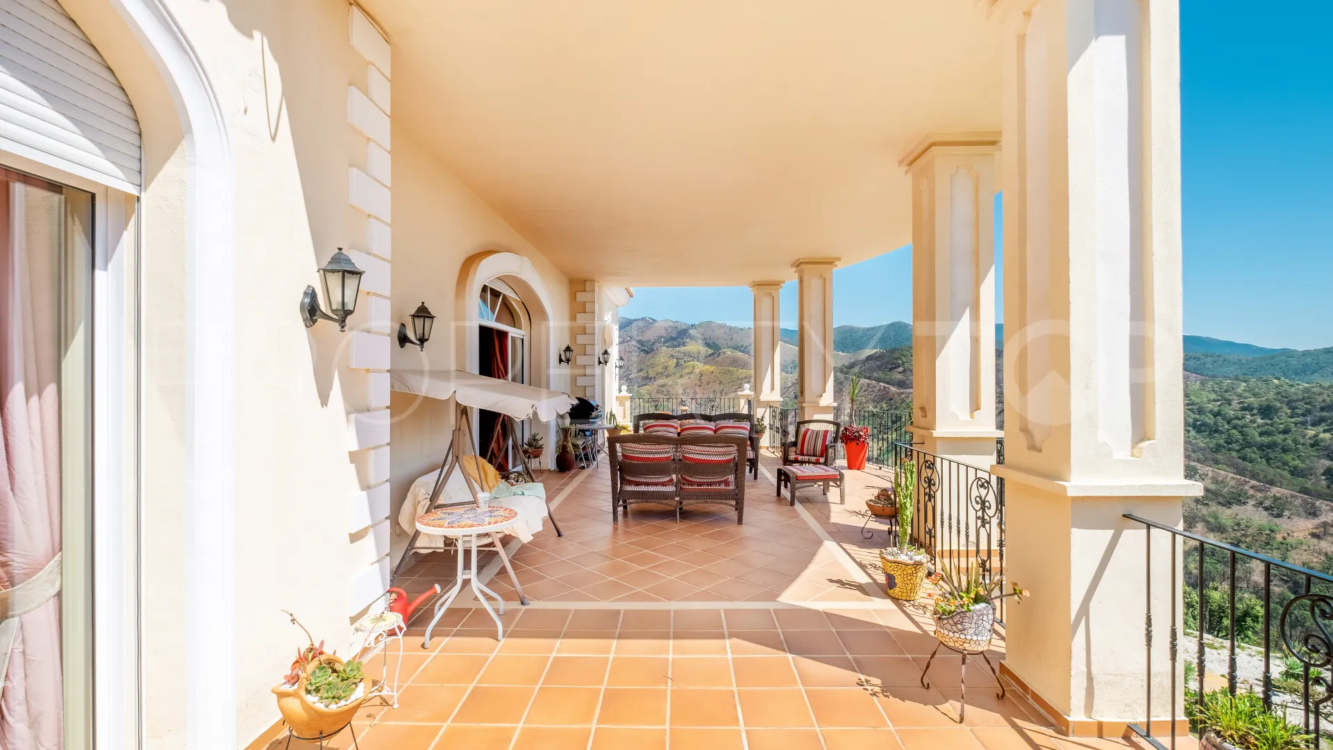 Forest Hills 7 bedrooms finca for sale