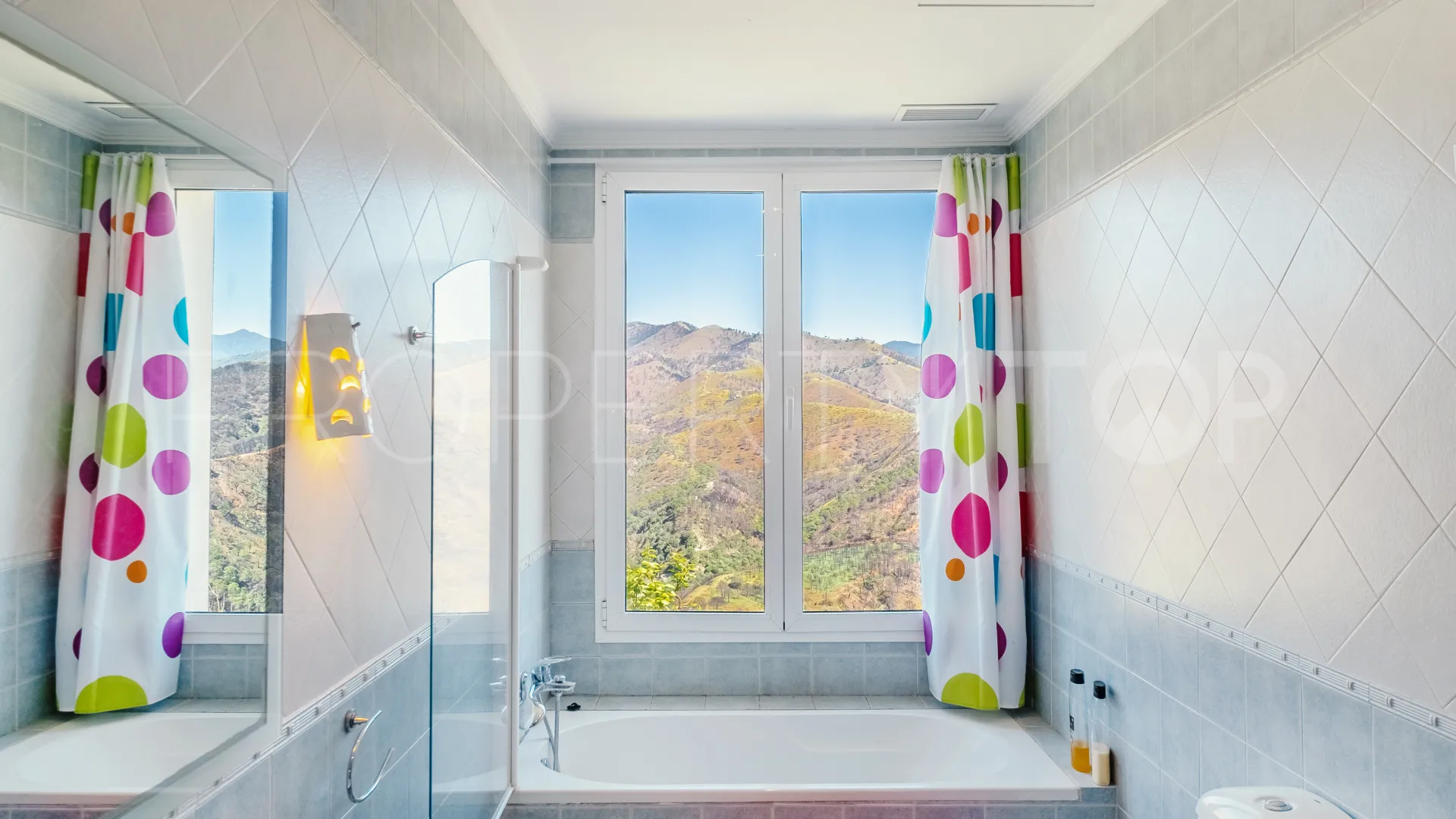 Forest Hills 7 bedrooms finca for sale