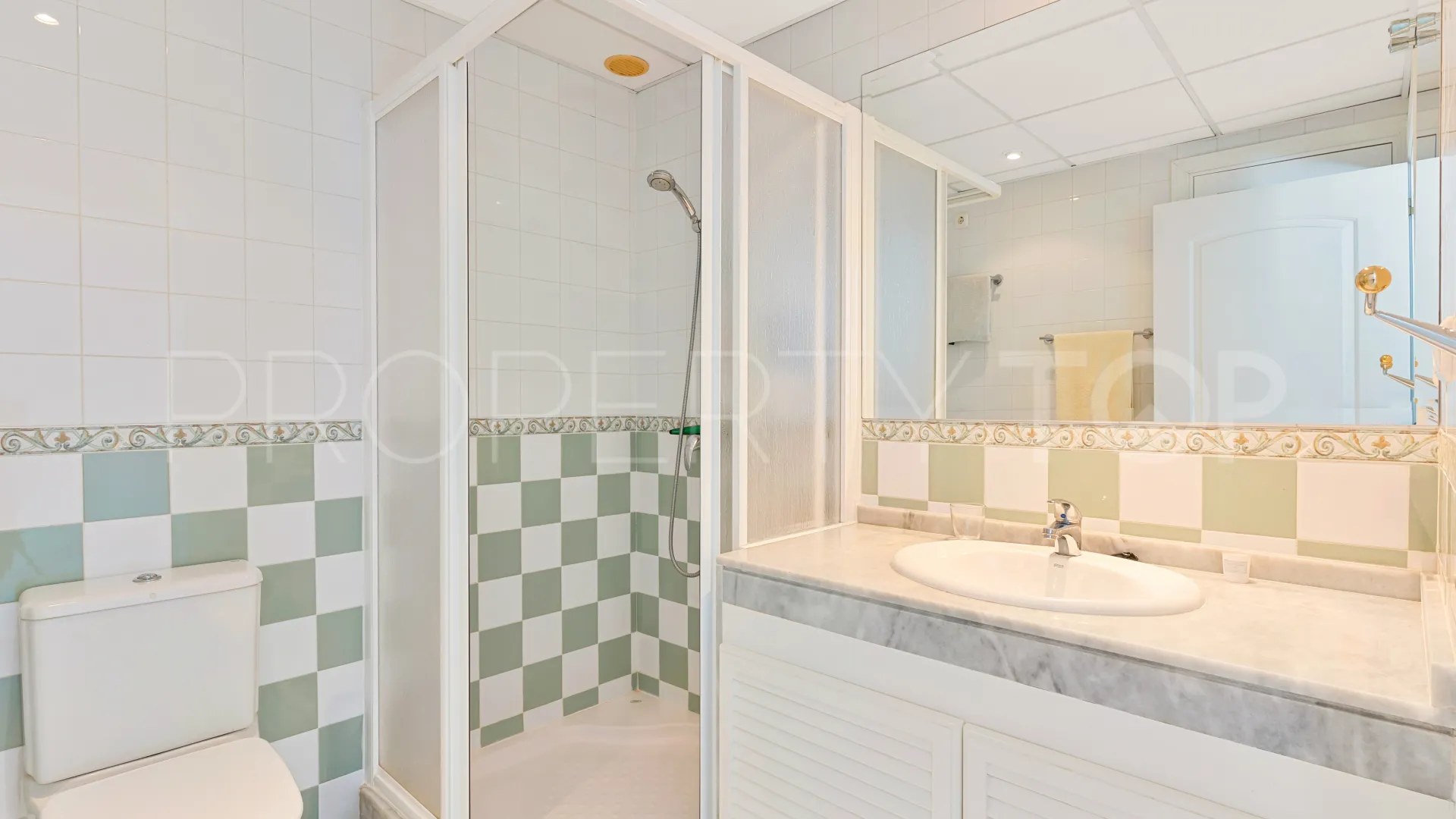 Se vende apartamento en Miraflores Golf