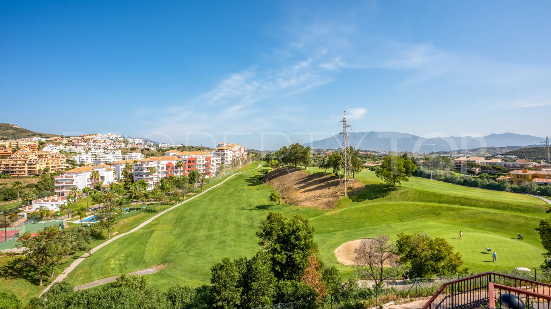 Se vende apartamento en Miraflores Golf