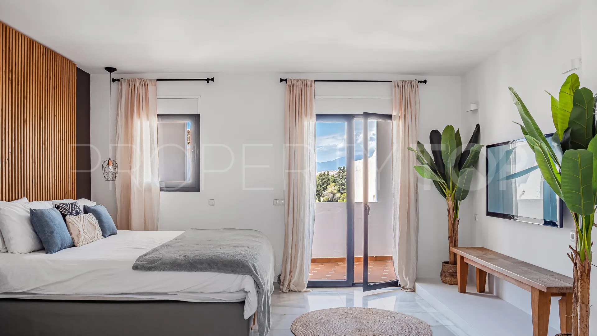 Nueva Andalucia villa for sale