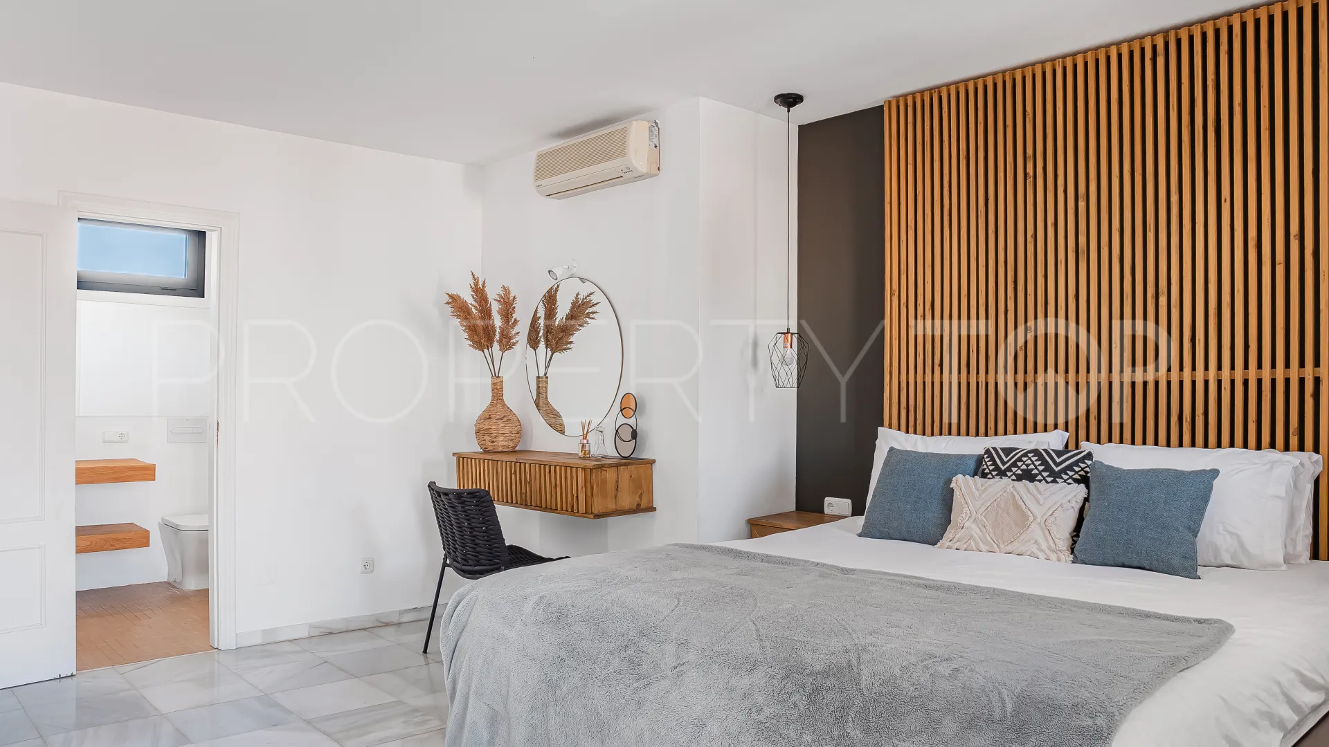 Nueva Andalucia villa for sale