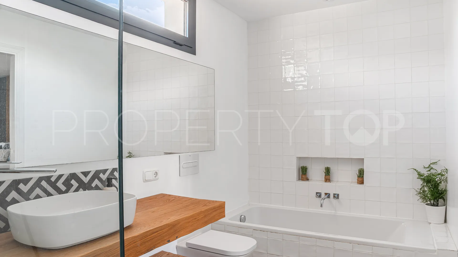 Nueva Andalucia villa for sale