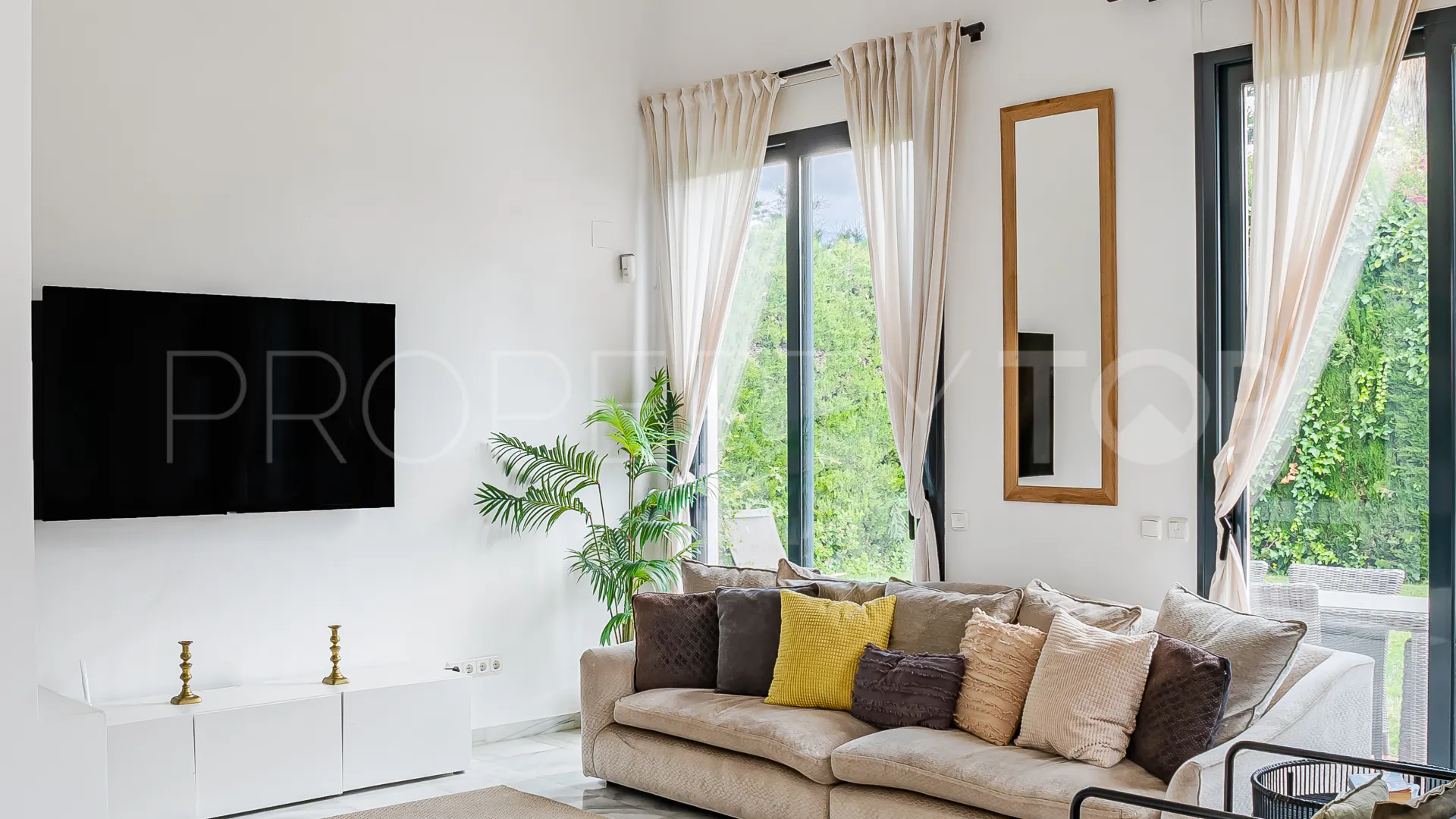Nueva Andalucia villa for sale