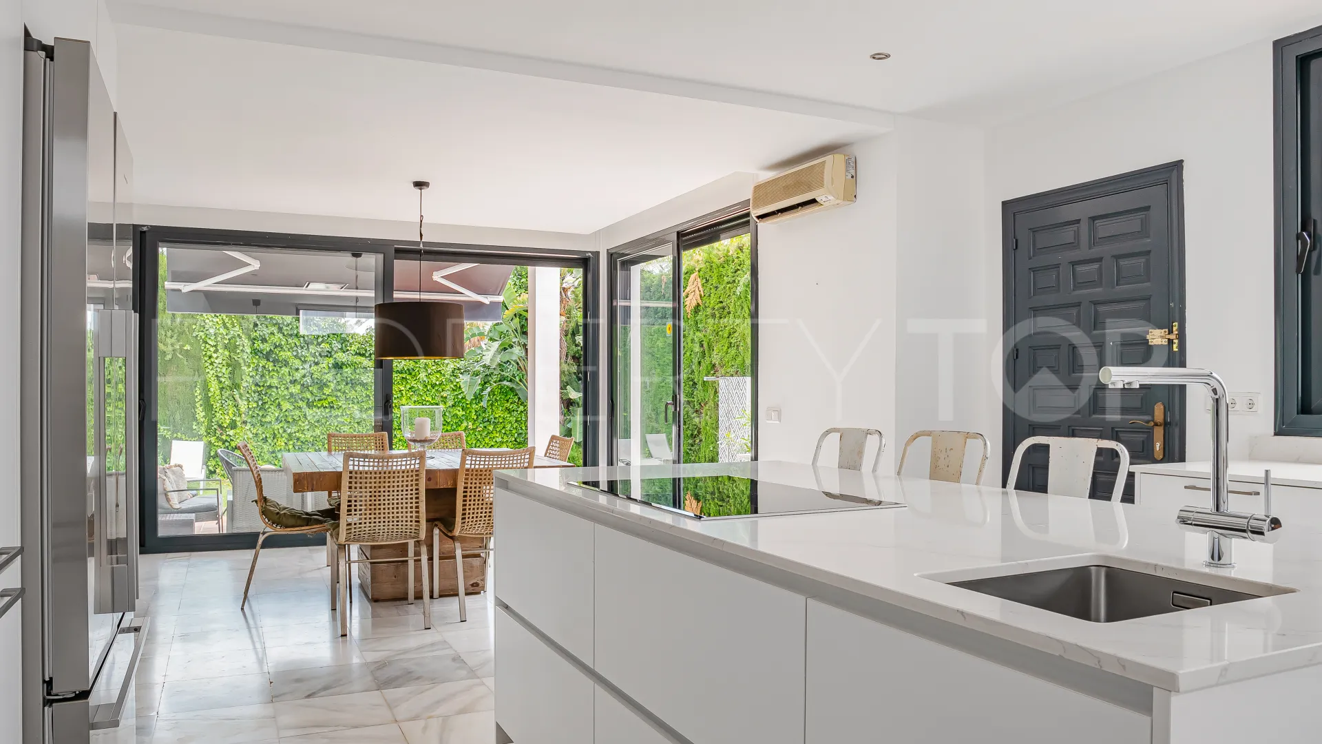 Nueva Andalucia villa for sale