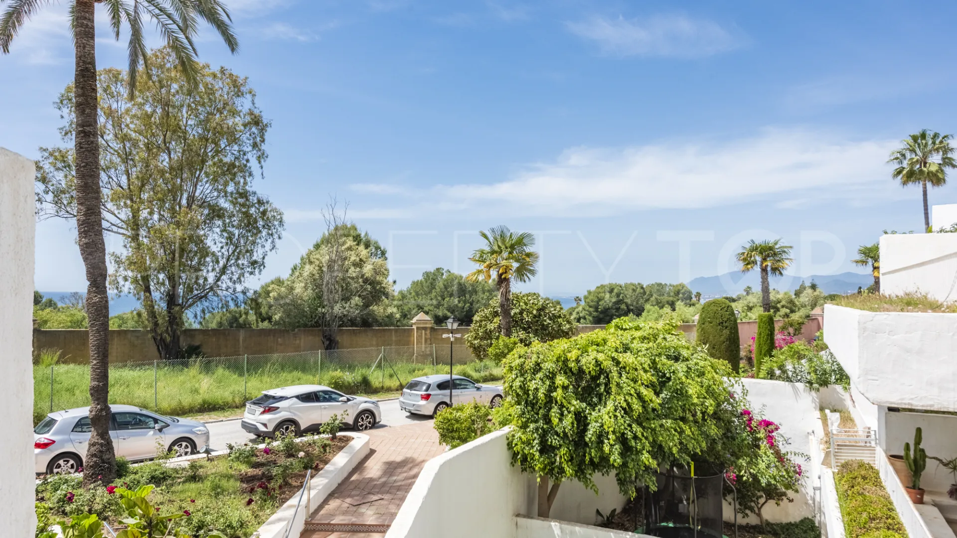 3 bedrooms Marbella East duplex for sale