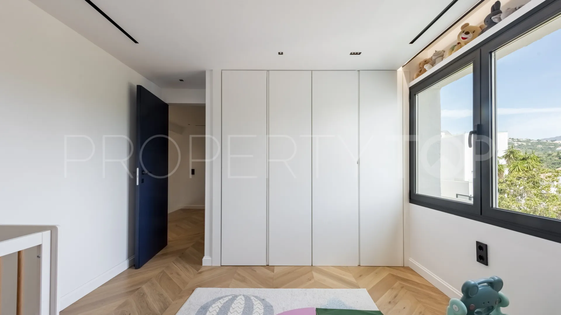 3 bedrooms Marbella East duplex for sale