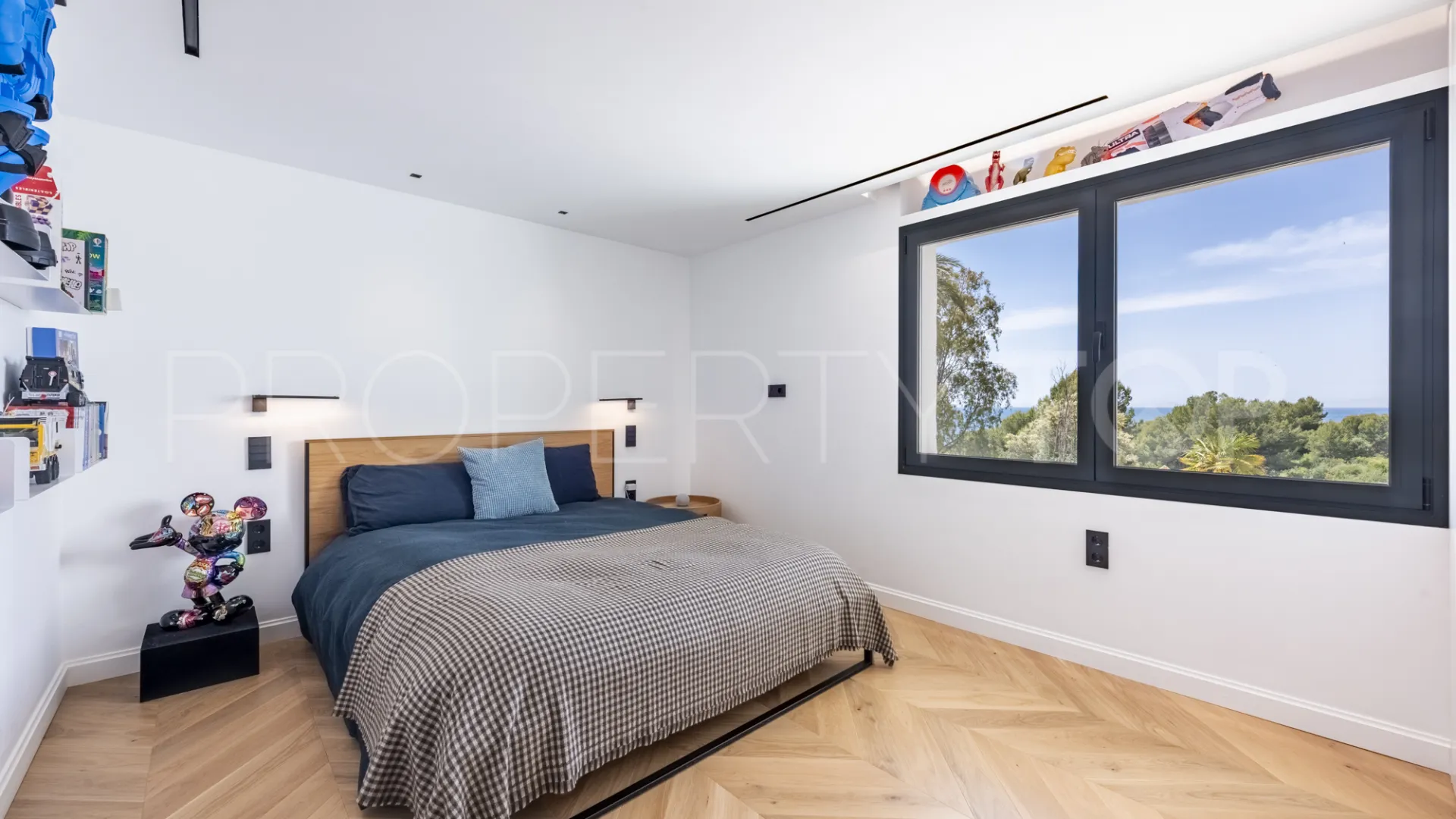 3 bedrooms Marbella East duplex for sale