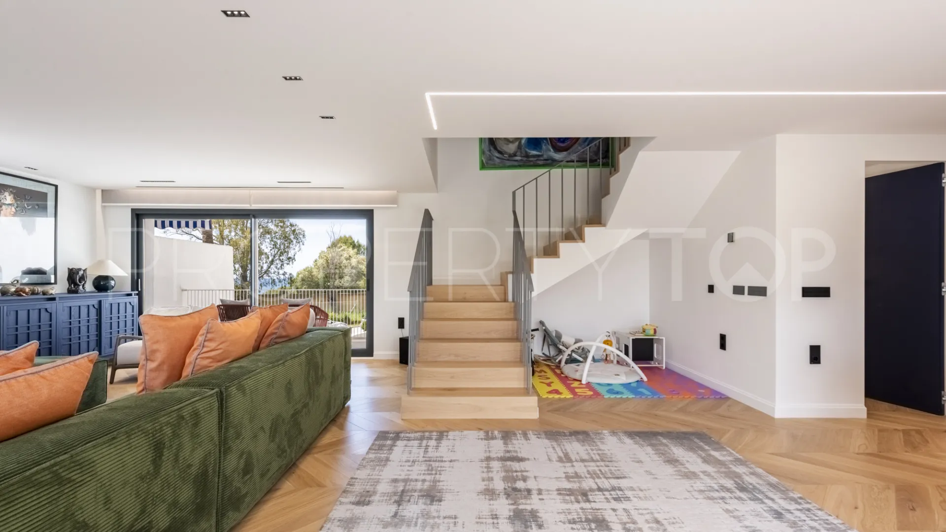 3 bedrooms Marbella East duplex for sale