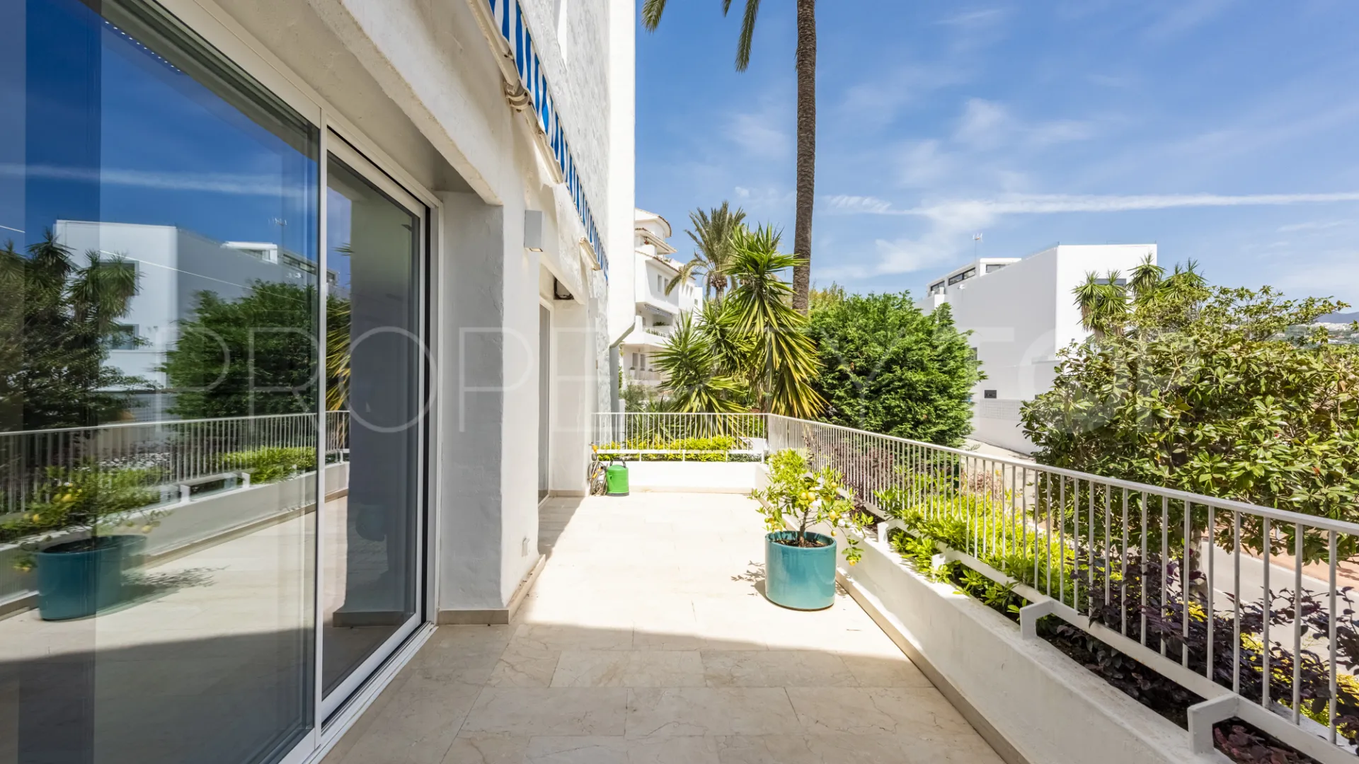 3 bedrooms Marbella East duplex for sale