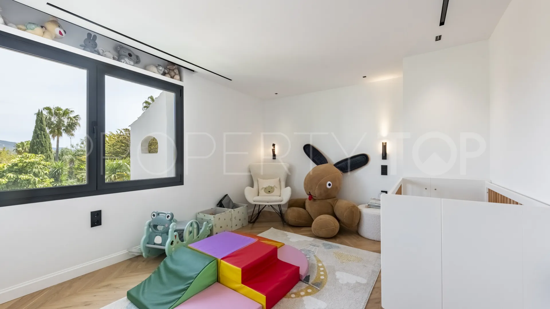 3 bedrooms Marbella East duplex for sale