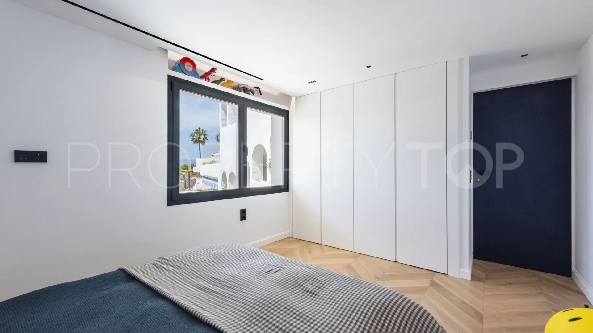 3 bedrooms Marbella East duplex for sale
