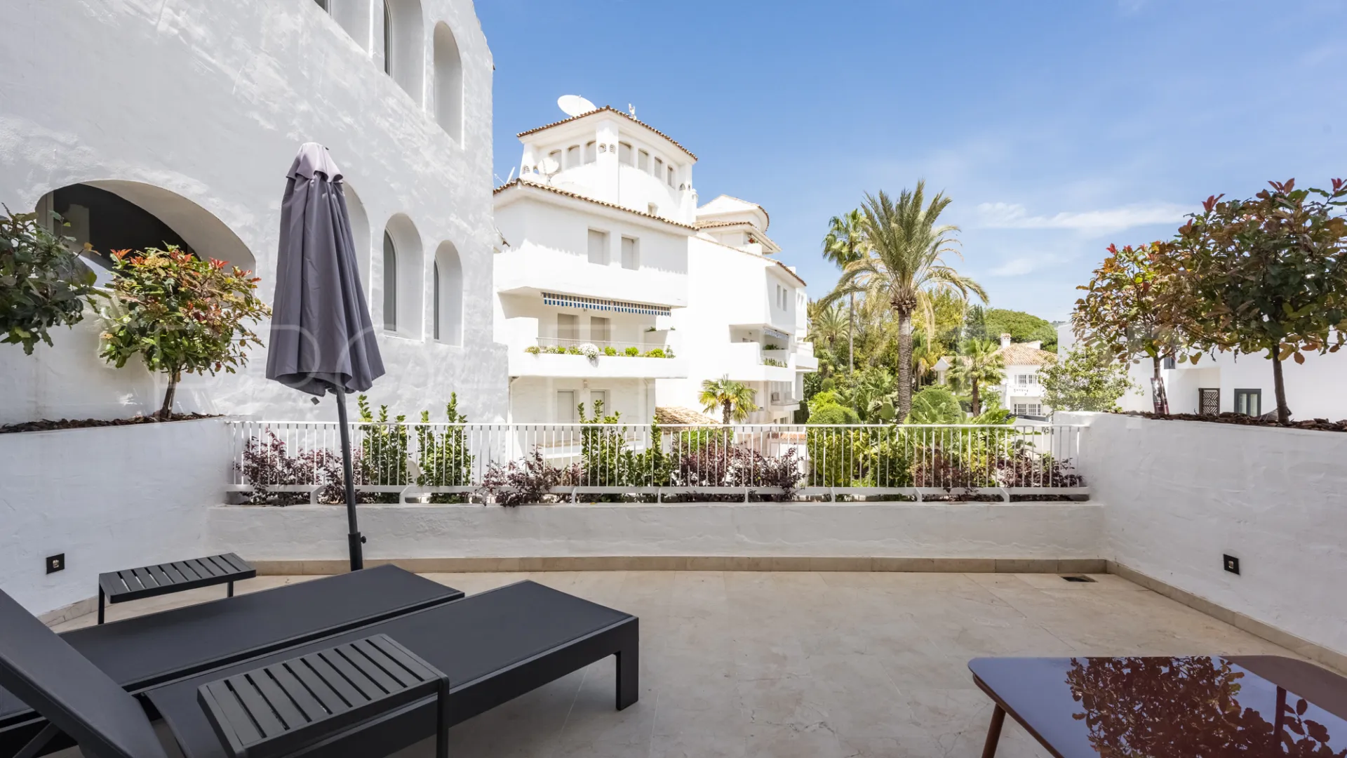 3 bedrooms Marbella East duplex for sale
