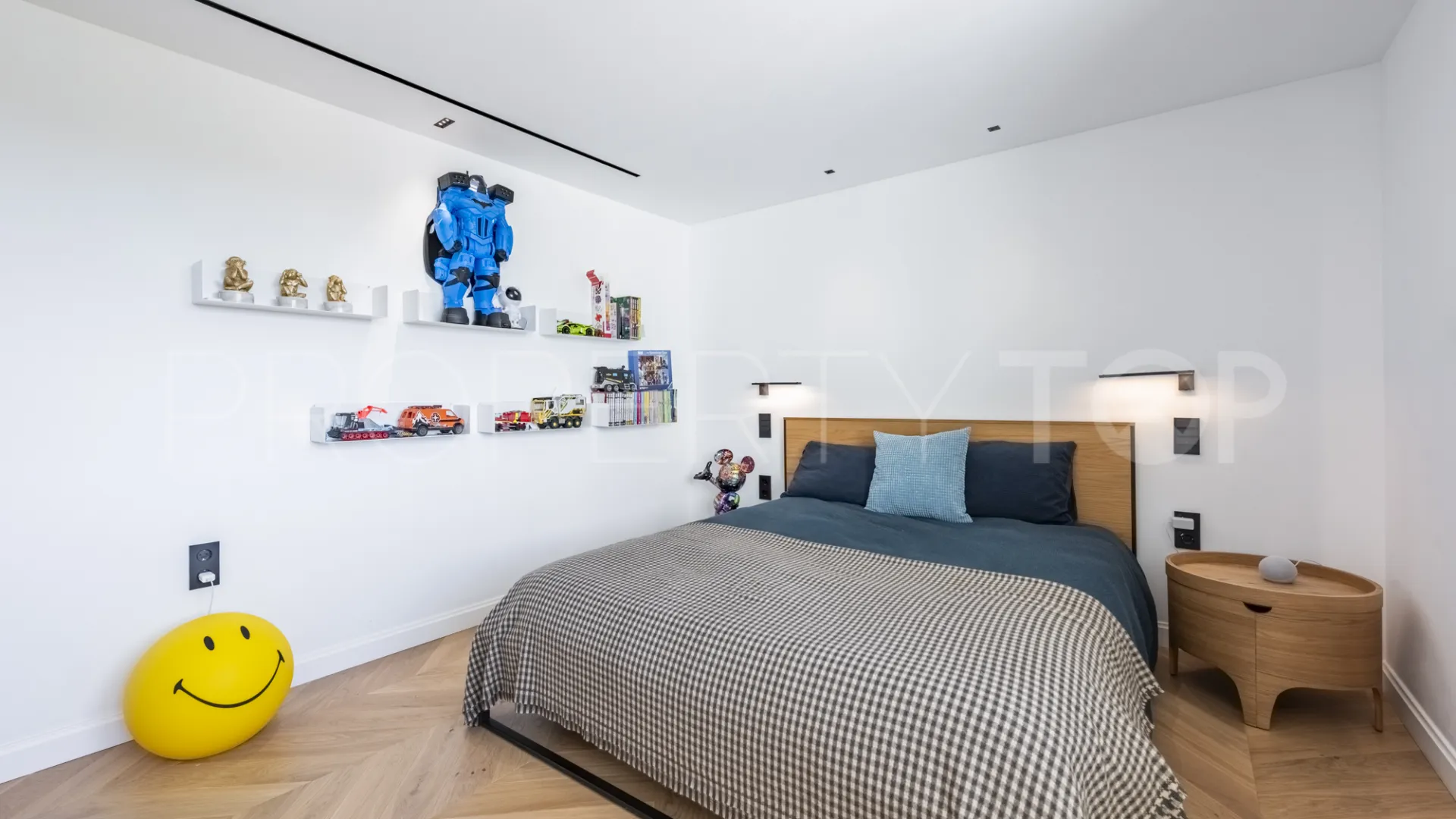 3 bedrooms Marbella East duplex for sale