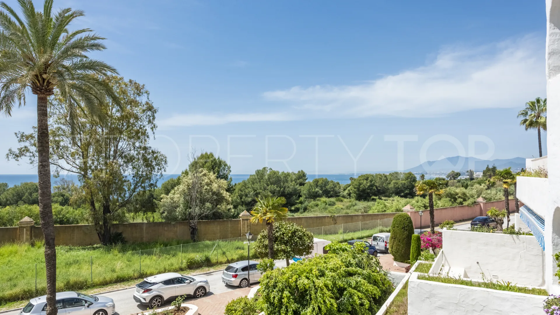 3 bedrooms Marbella East duplex for sale