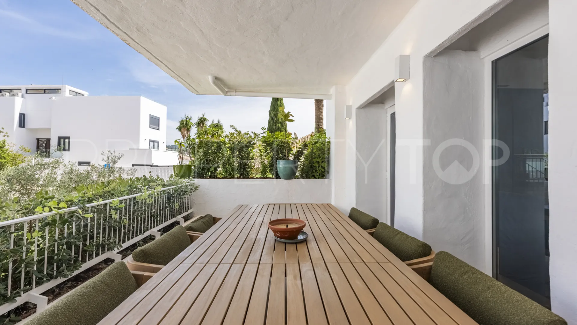 3 bedrooms Marbella East duplex for sale