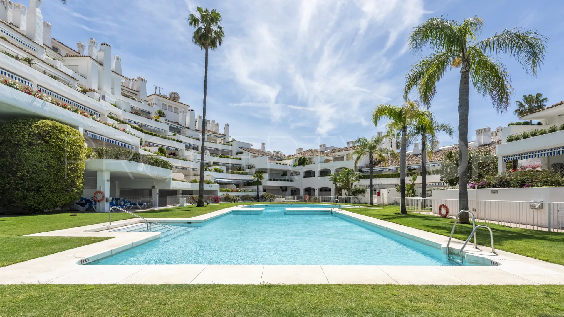 3 bedrooms Marbella East duplex for sale