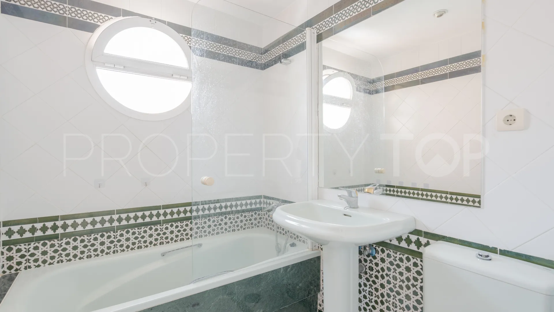 Estepona East town house for sale
