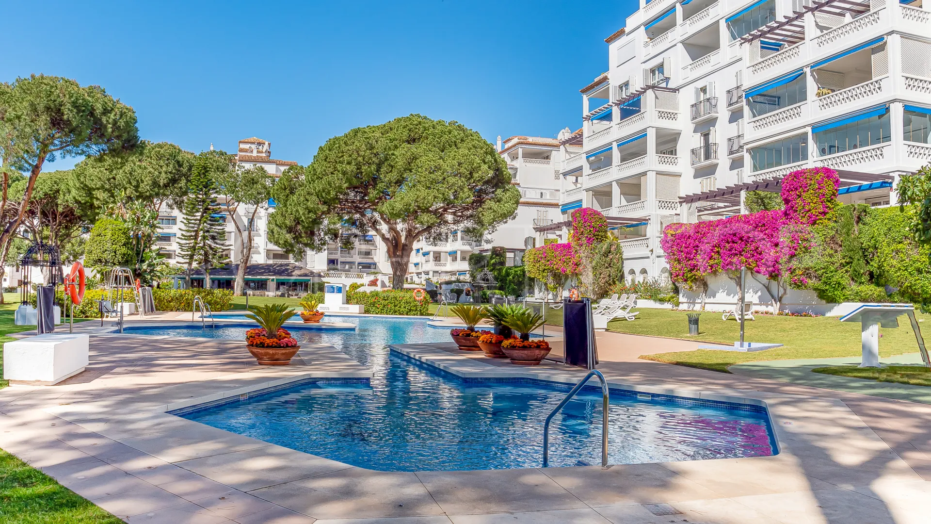 Playas del Duque, apartamento de 3 dormitorios en venta