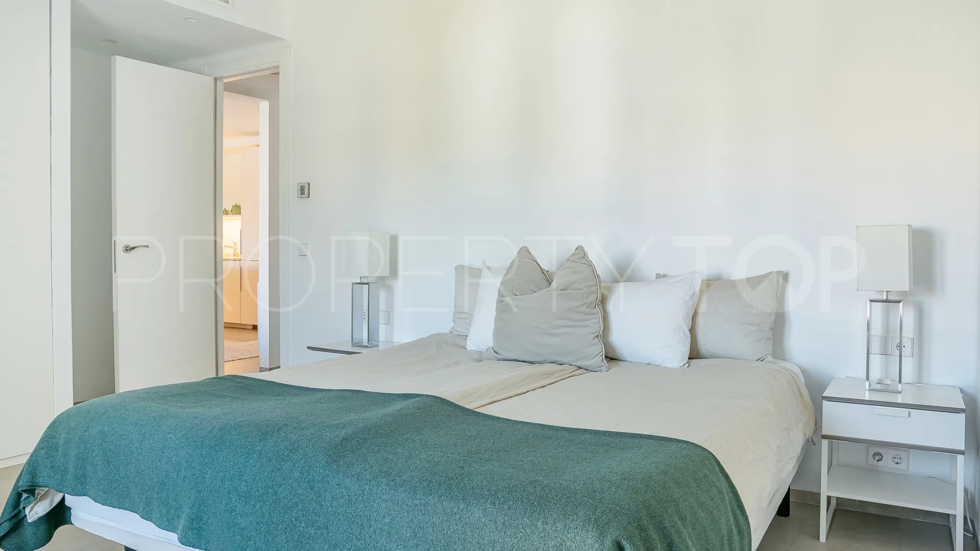 Playas del Duque, apartamento de 3 dormitorios en venta