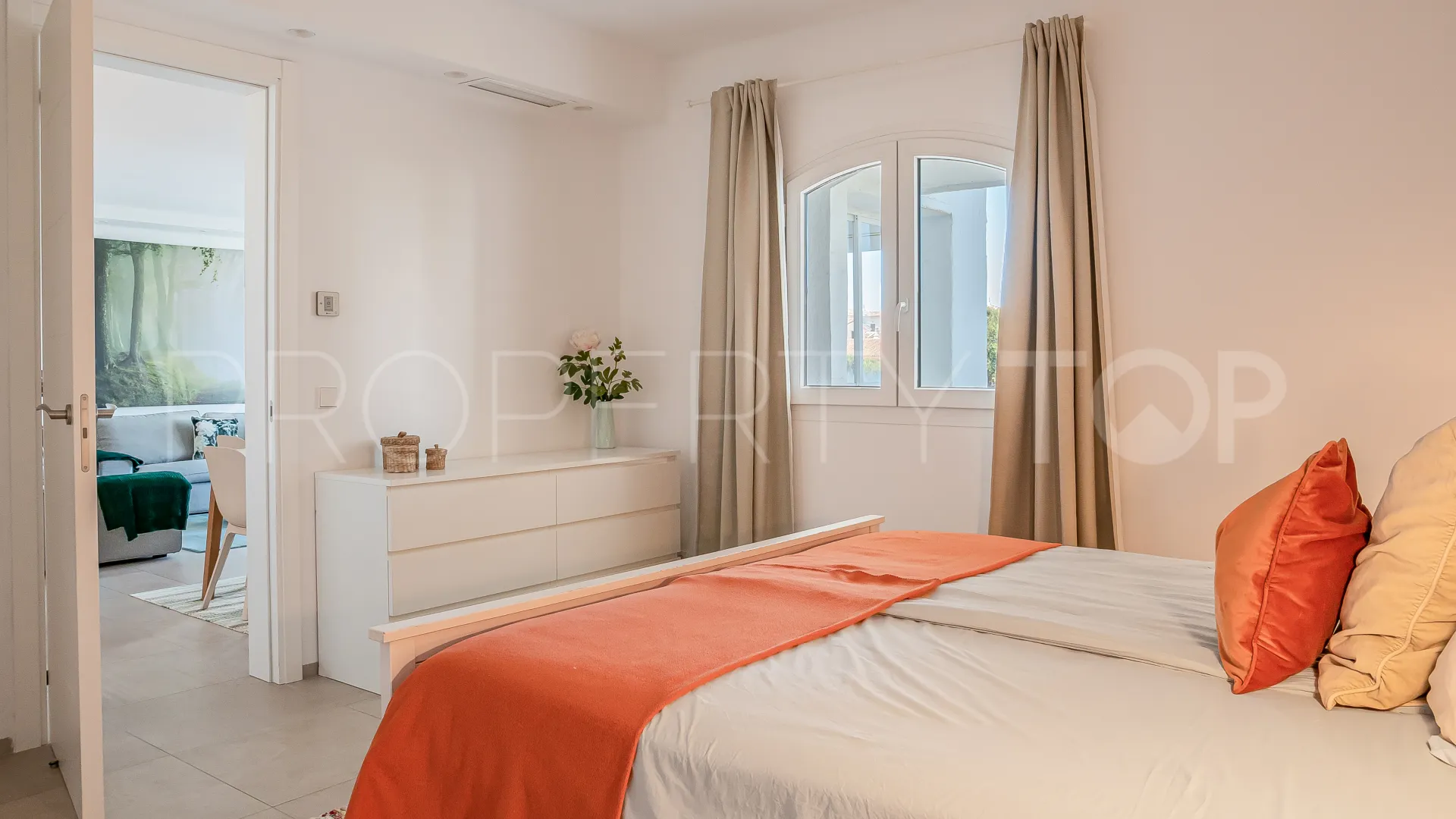 Playas del Duque, apartamento de 3 dormitorios en venta