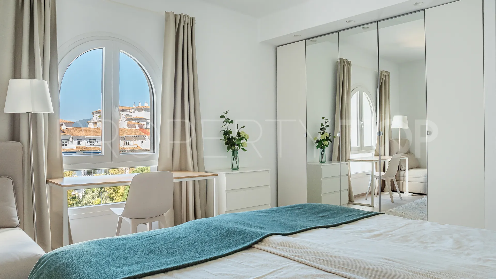 Playas del Duque, apartamento de 3 dormitorios en venta