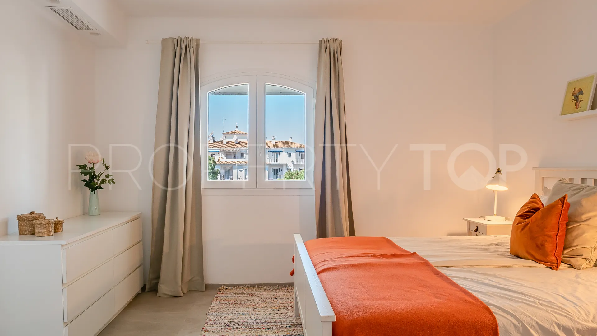 Playas del Duque, apartamento de 3 dormitorios en venta