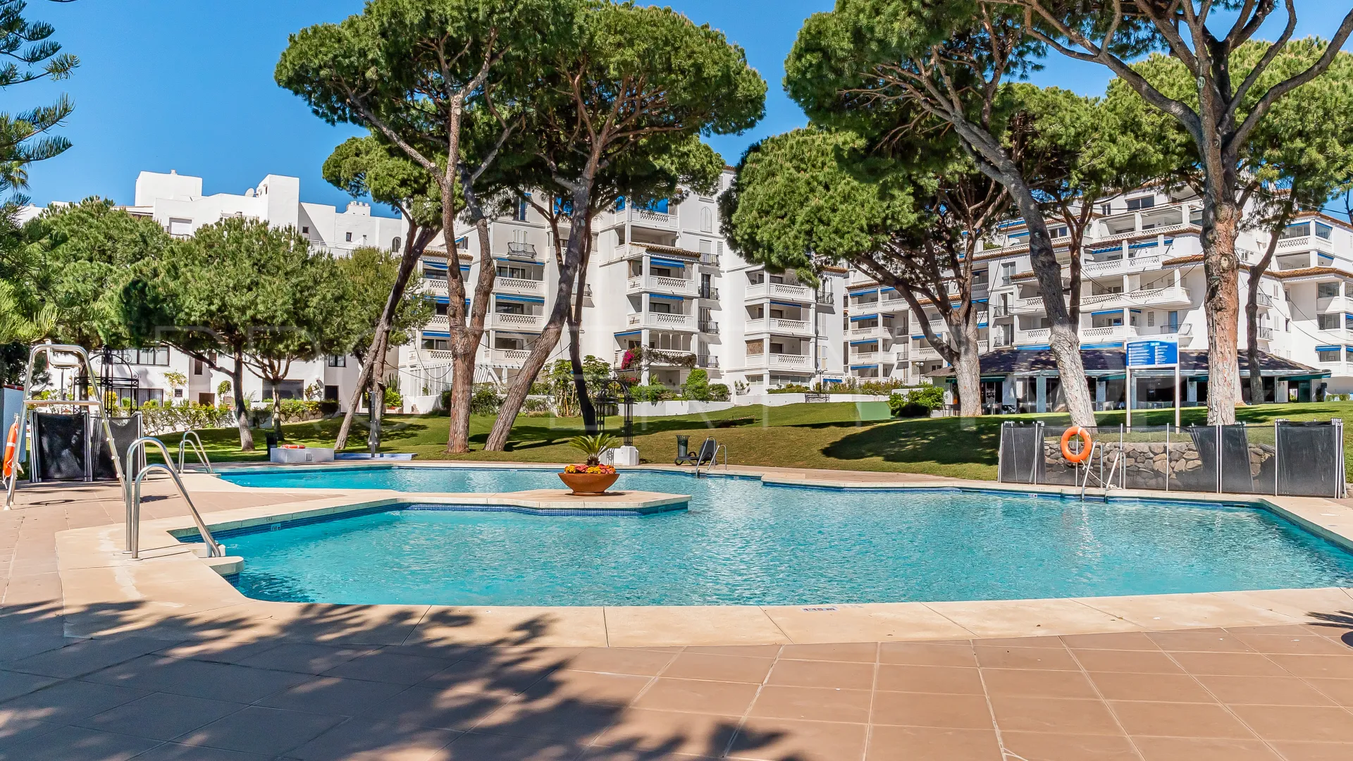 Playas del Duque, apartamento de 3 dormitorios en venta
