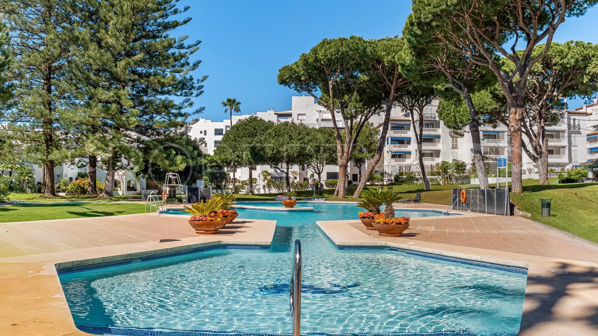 Playas del Duque, apartamento de 3 dormitorios en venta