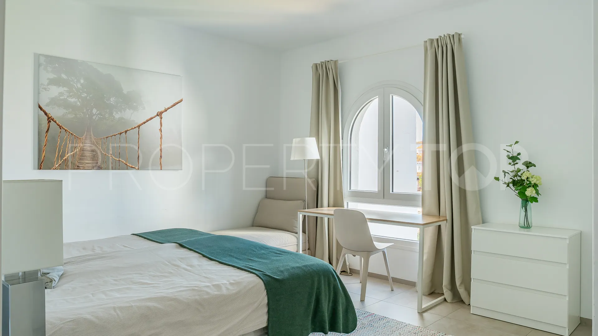 Playas del Duque, apartamento de 3 dormitorios en venta