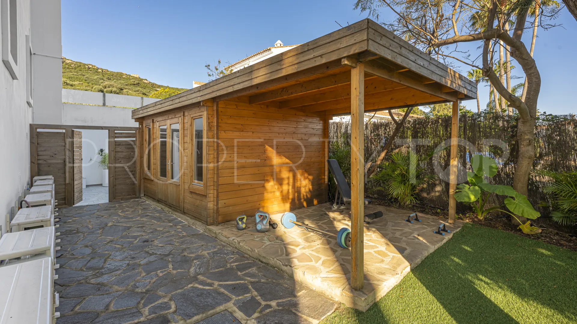 Villa en venta en La Duquesa con 6 dormitorios