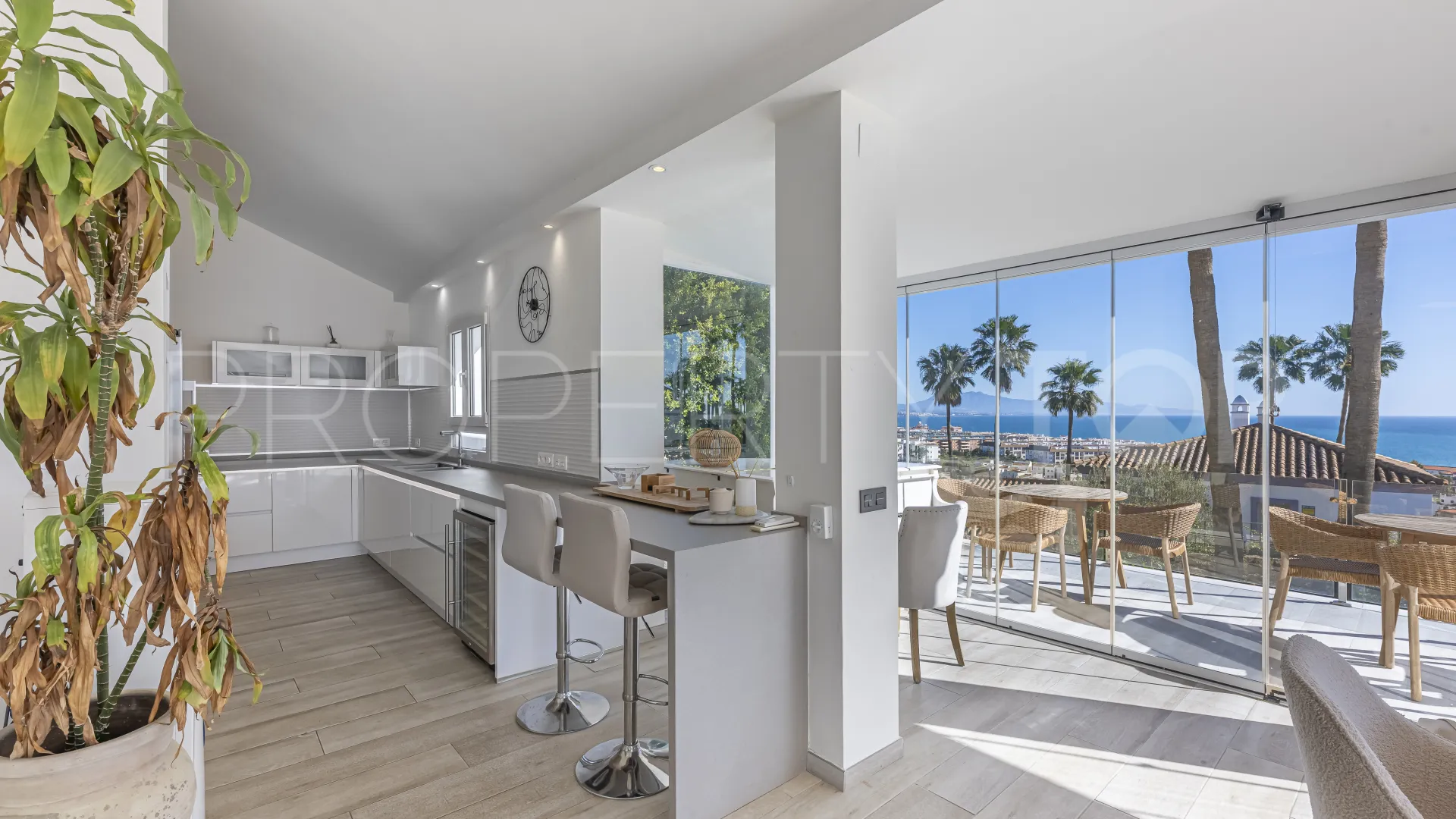 Villa en venta en La Duquesa con 6 dormitorios