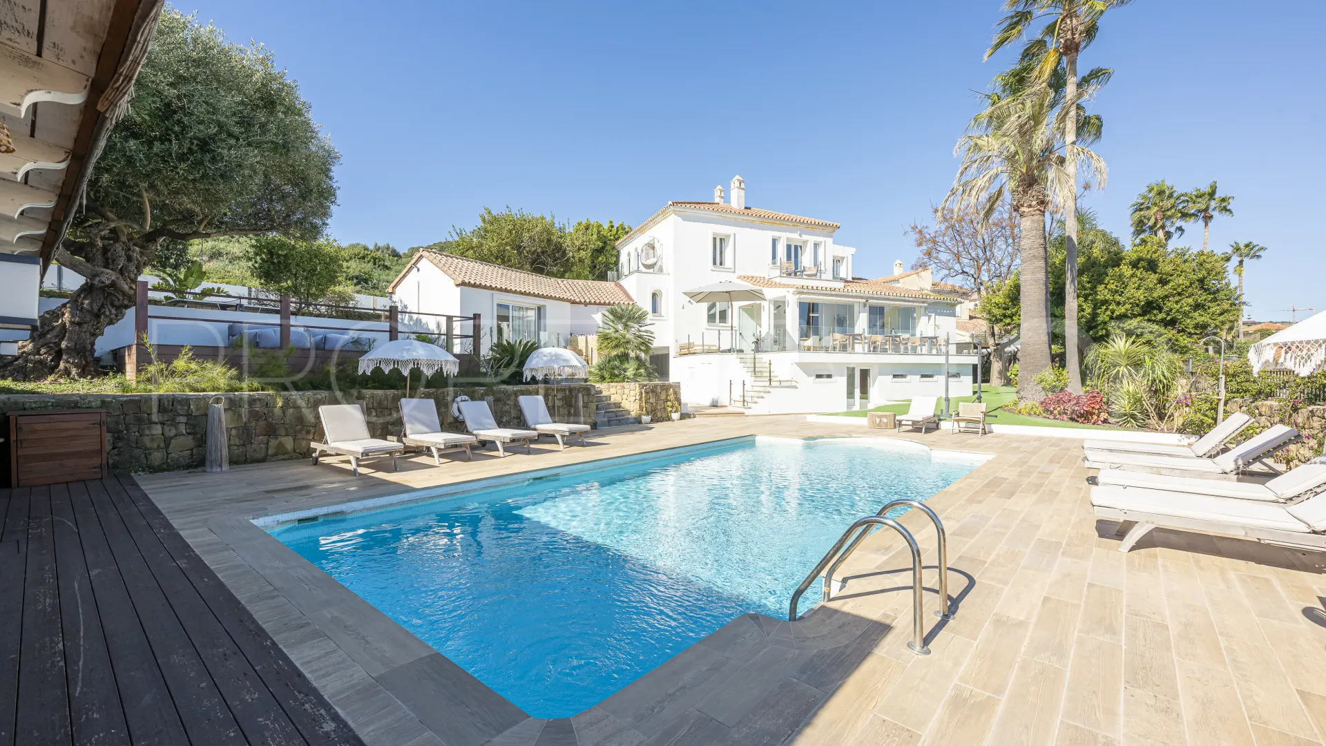 Villa en venta en La Duquesa con 6 dormitorios