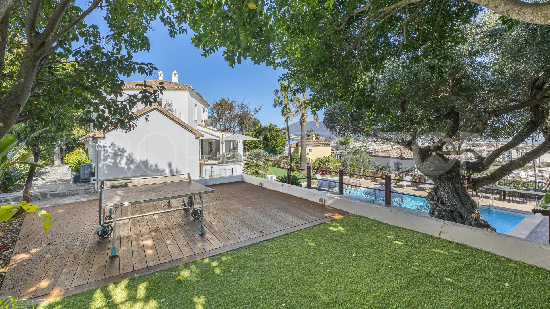 Villa en venta en La Duquesa con 6 dormitorios