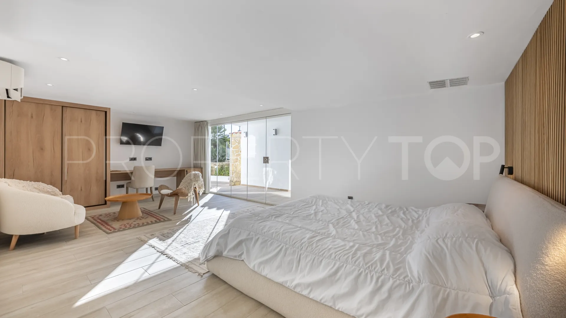 Villa en venta en La Duquesa con 6 dormitorios