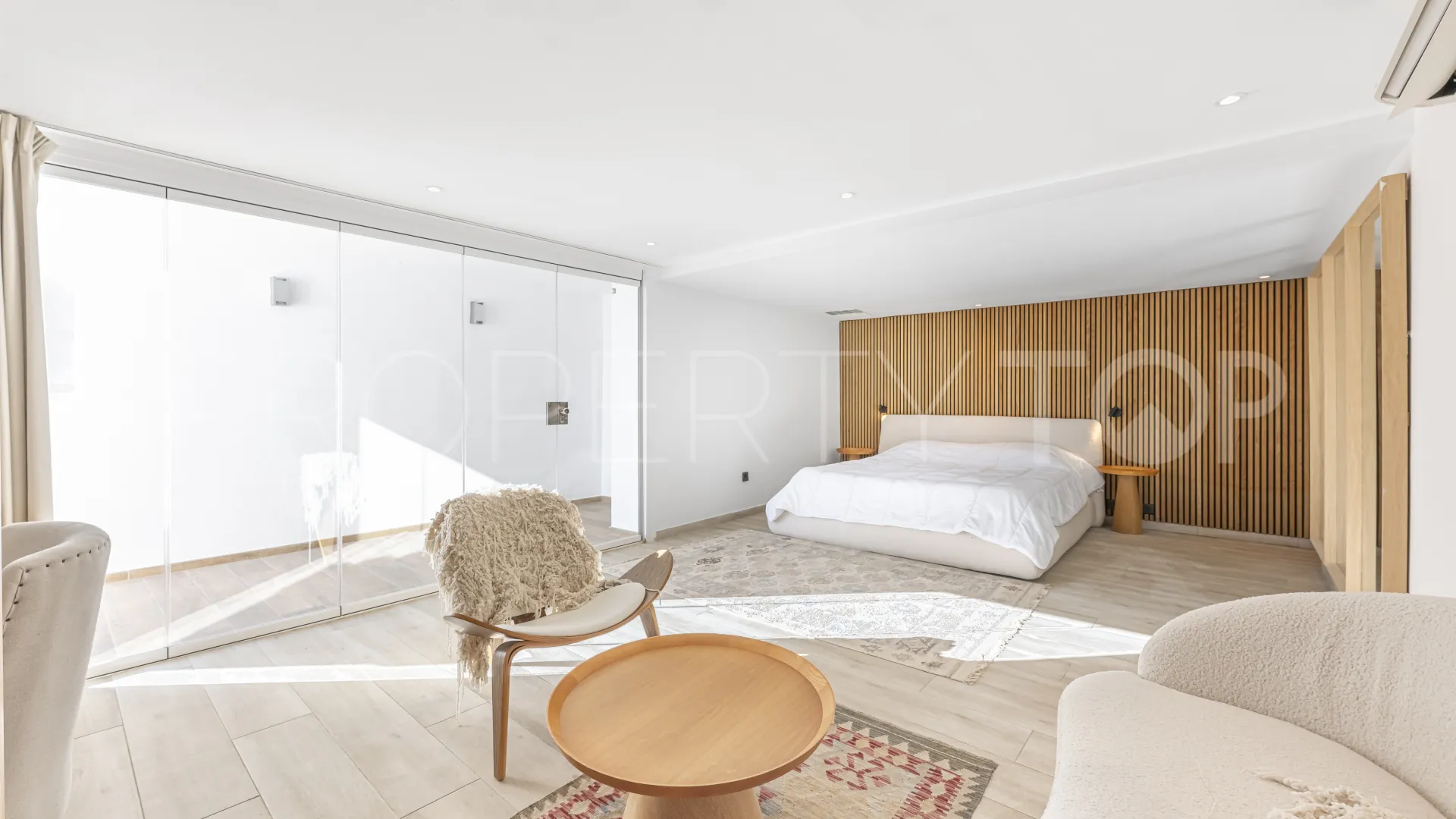 Villa en venta en La Duquesa con 6 dormitorios