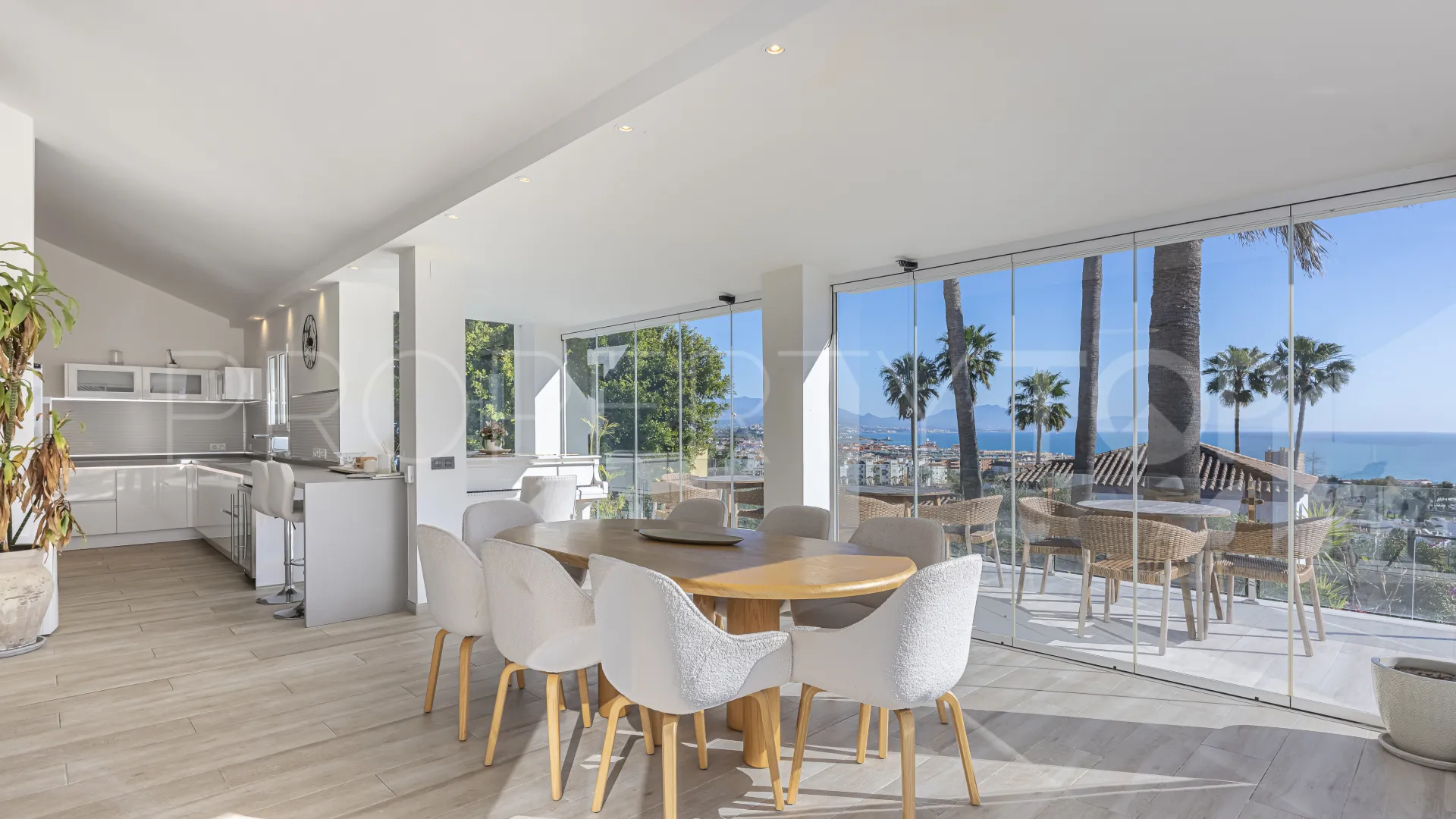 Villa en venta en La Duquesa con 6 dormitorios