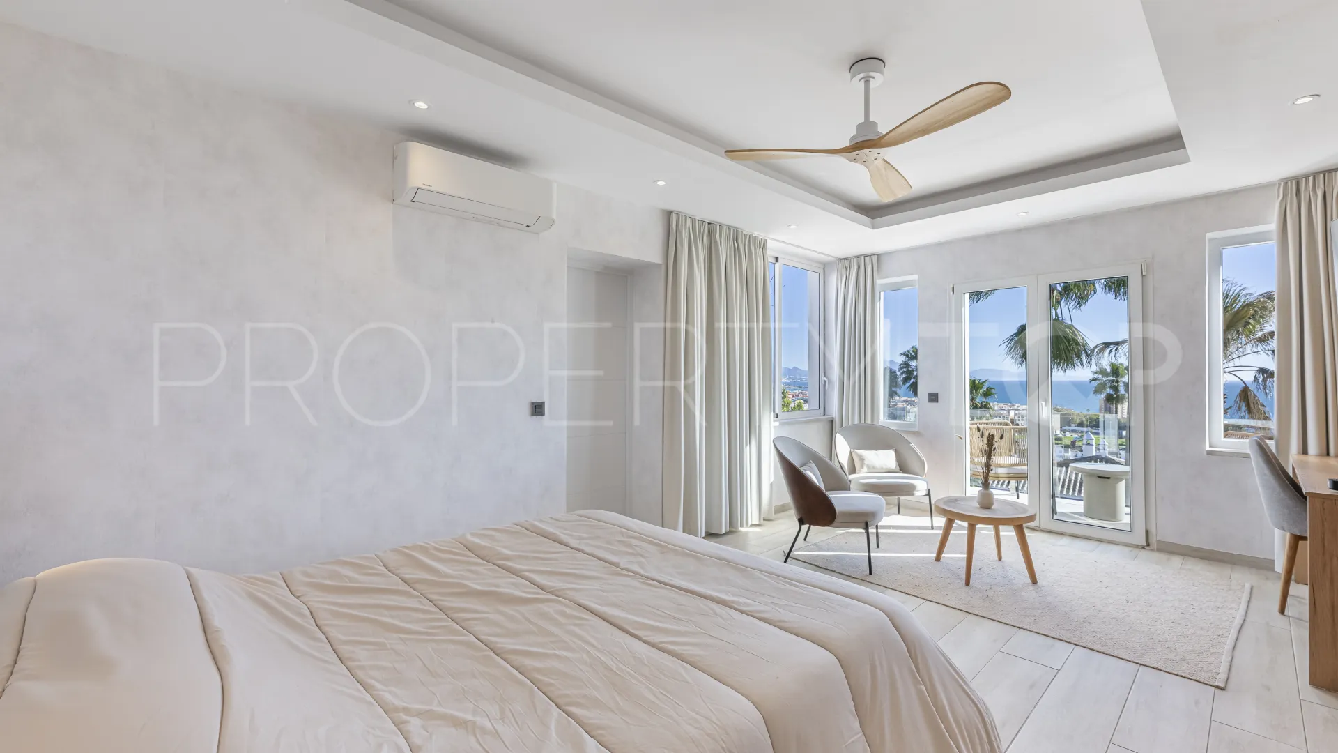 Villa en venta en La Duquesa con 6 dormitorios