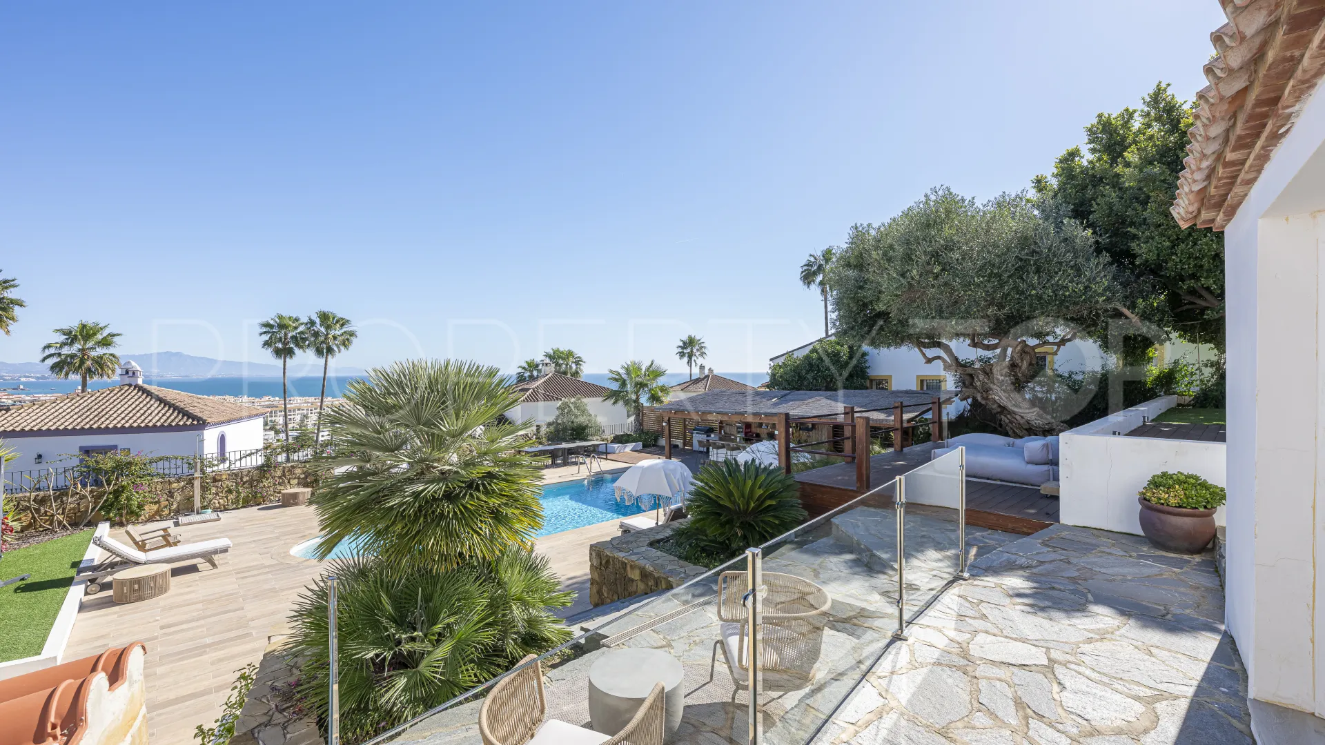 Villa en venta en La Duquesa con 6 dormitorios