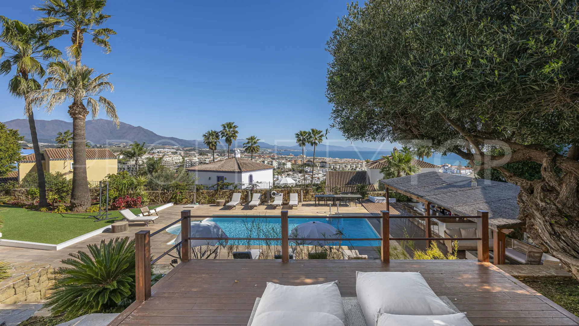 Villa en venta en La Duquesa con 6 dormitorios