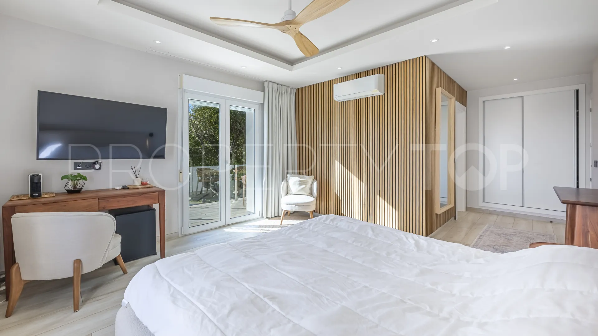 Villa en venta en La Duquesa con 6 dormitorios