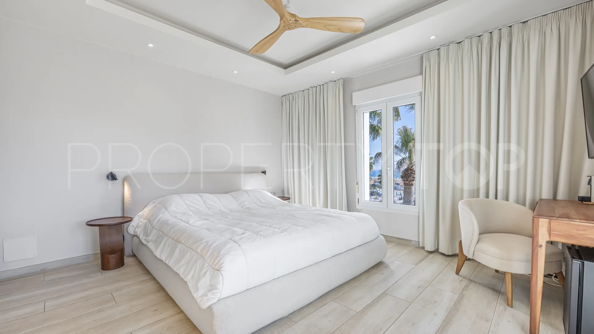 Villa en venta en La Duquesa con 6 dormitorios