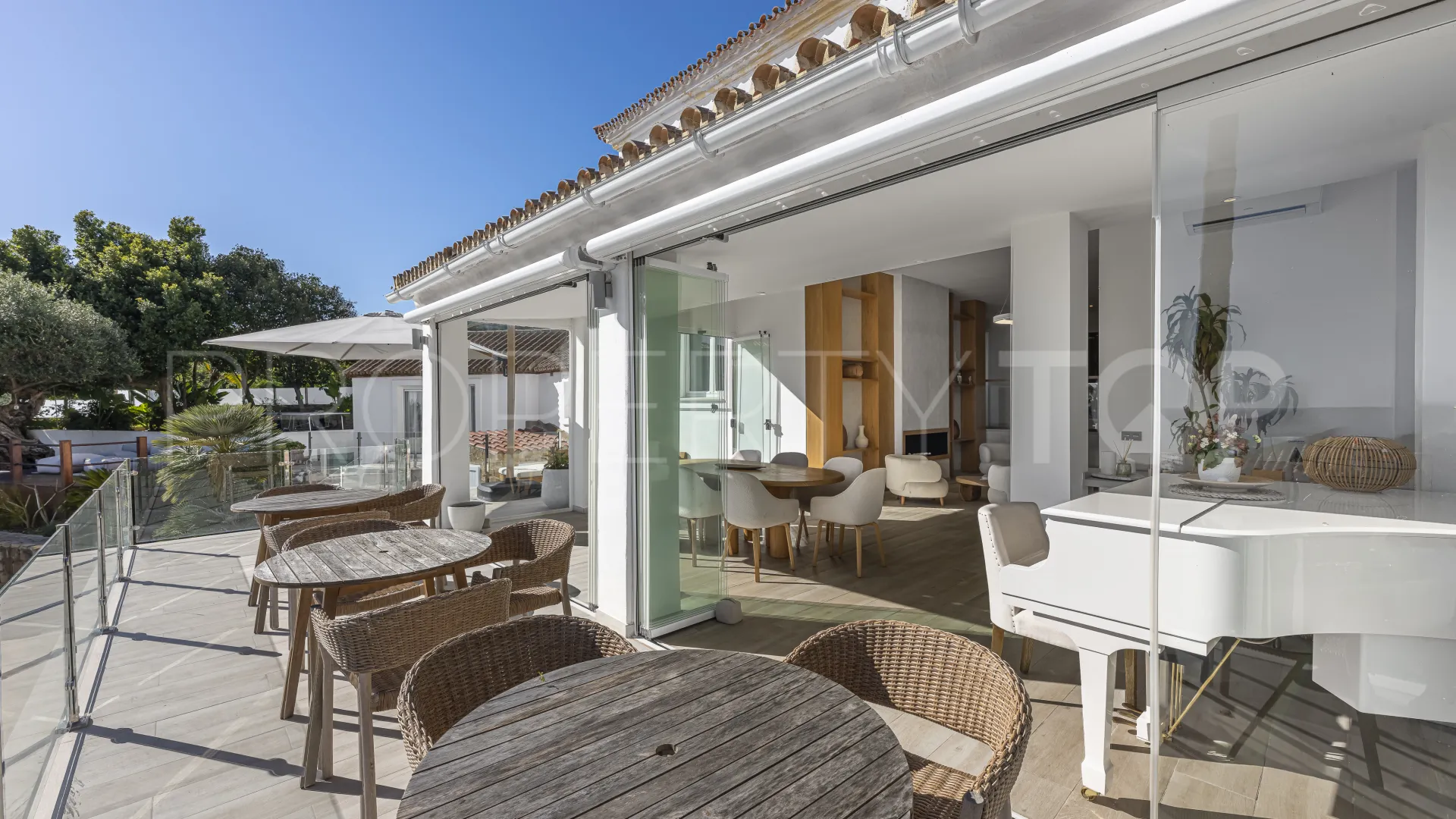 Villa en venta en La Duquesa con 6 dormitorios